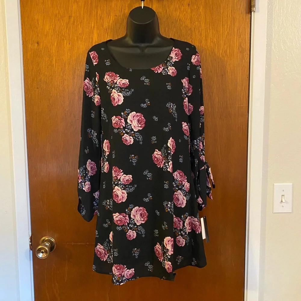 🆕 Speechless Black & Floral Long Sleeve Dress